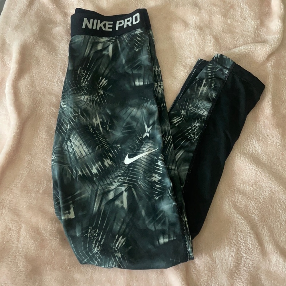 Nike Pro leggings
Size Large in Kids 
(Can fit an xsmall or small)